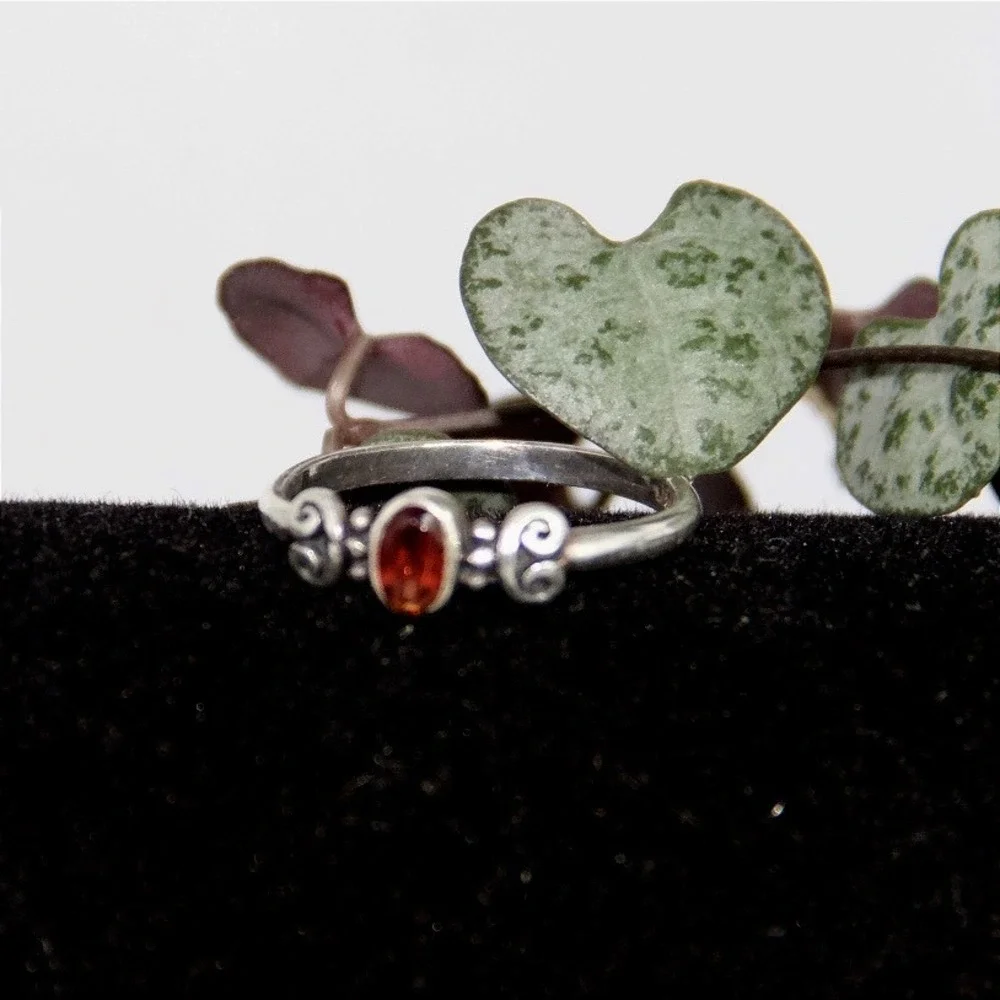 Vintage Sterling Silver Garnet Scroll Ring 925 Filigree Boho Band Size 6.75